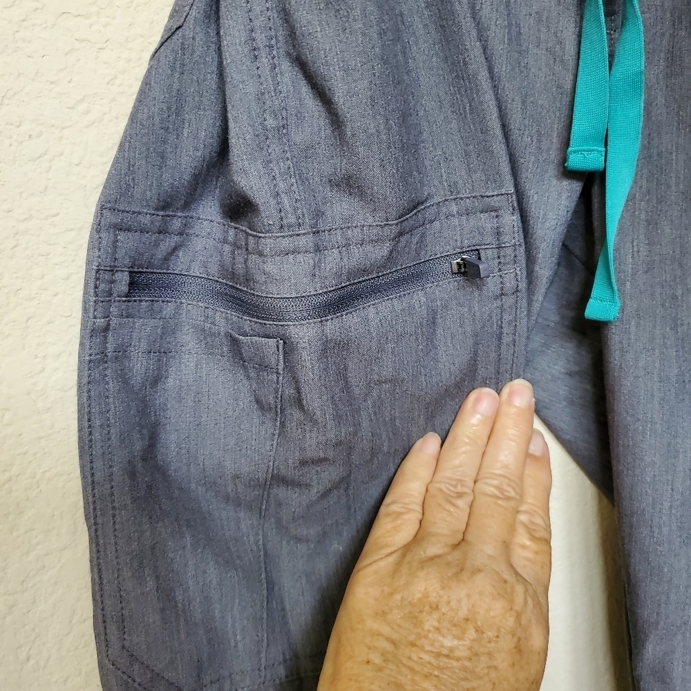 Figs Straight Leg Scrub Pants.   Size XS - Picture 5 of 8